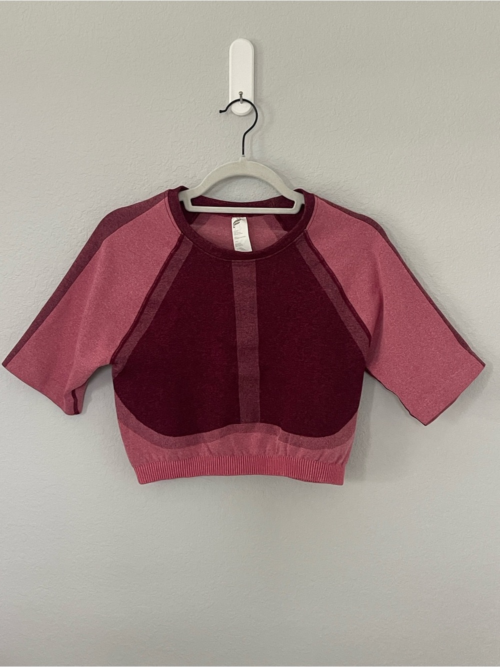 NWT Fabletics Helena Seamless Crop Top XL Pink Heather Multi Short Sleeve